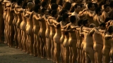 Спенсър Тюник – фотографът на голите тълпи (СНИМКИ)