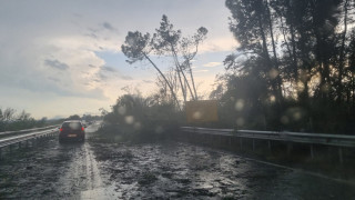 Буря дъжд и градушка удариха Великотърновско в събота и причиниха