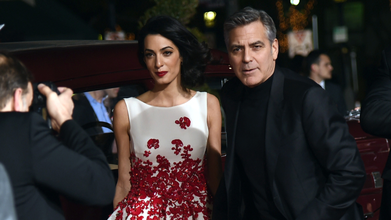 Амал Клуни иска да движи с яка охрана