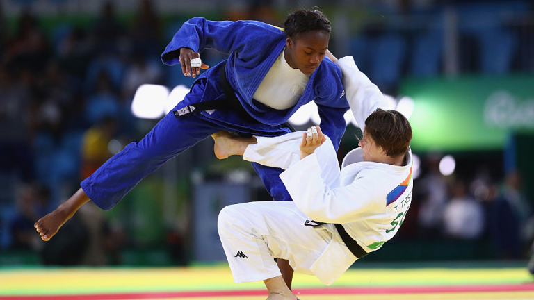 Словенка &bdquo;задържа" французойка на финал в джудото