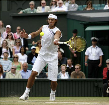 Надал бие на куц крак