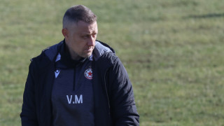 Тъмнокож френскоговорещ футболист кара пробен период в дублиращия отбор на