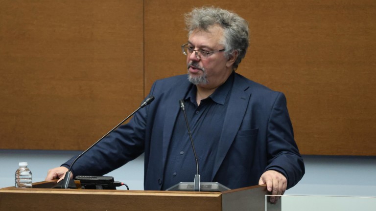 ГЕРБ и ПП-ДБ в спор за вота на недоверие: ChatGPT ли е писал и кой говори глупости