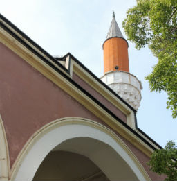 Реставрират джамия със средства от земеделска програма