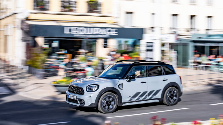 MINI Countryman - защо да носиш кецове на 40 е съвсем нормално