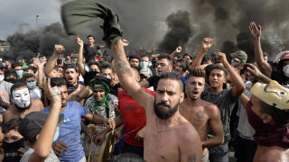 Десетки хиляди протестиращи блокираха пътища и запалиха гуми на протести