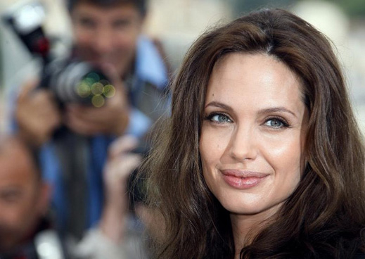Анджелина Джоли редовно посещавала врачка