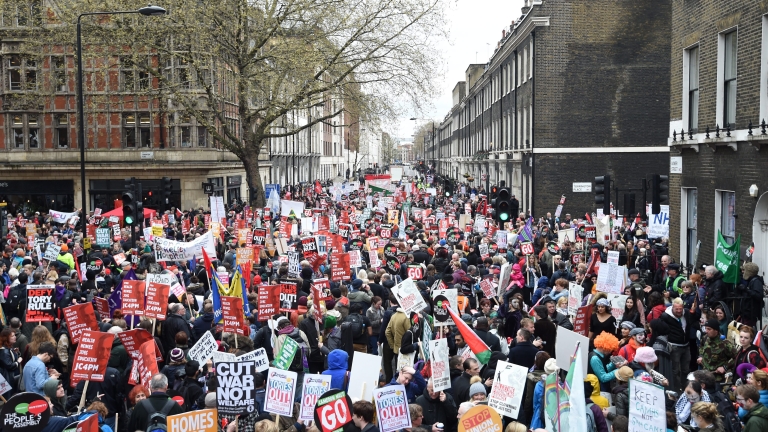 Хиляди британци протестираха срещу политиката на икономии