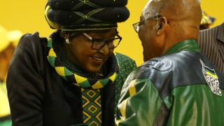 Борецът срещу апартейда в ЮАР Уини Мадикизела Мандела почина на 81 годишна