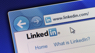 LinkedIn съкращава стотици служители