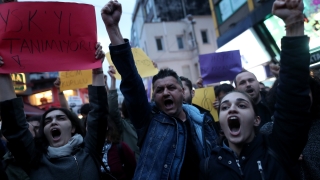 Удължиха извънредното положение в Турция - на фона на нестихващи протести