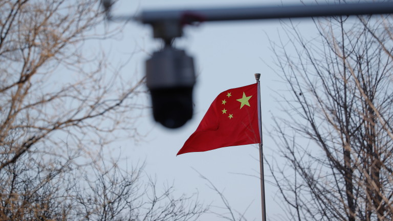Китай доставя на Русия несмъртоносна военна помощ като каски, цистерни