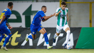 Левият краен бранител на Берое Енцо Еспиноса претърпя операция и ще отсъства