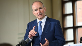 Двете водещи центристки партии в Ирландия Фиана Файл и