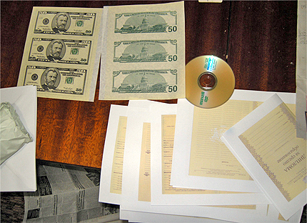 Нелегално печатали валута и дипломи в Разград