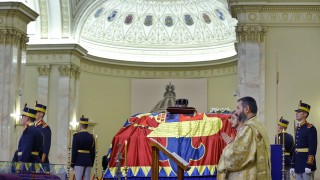 Допълнителни влакове в Румъния за погребението на краля
