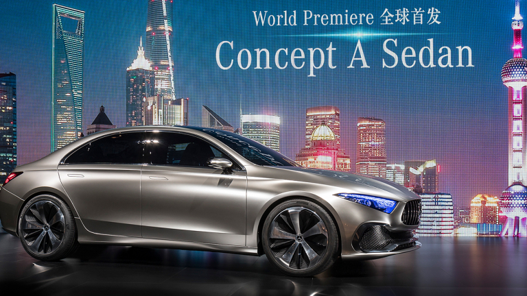 Mercedes показа новия си най-малък седан в Шанхай (ВИДЕО)
