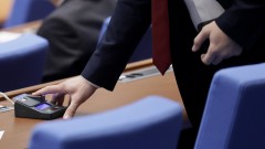 Окончателно: НС ограничи секции за гласуване зад граница