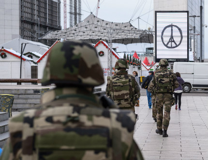 В Европа засилват мерките за сигурност след терора в Париж
