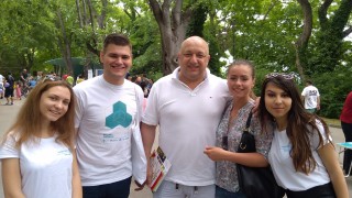 Министър Кралев: Осигуряването на благоприятна среда за развитие на младите хора е приоритет на цялото правителство