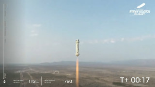 Най-богатият човек в света завърши успешно полета си до Космоса с Blue Origin