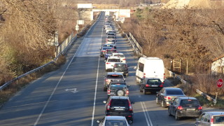 Камион се е обърнал на Северната скоростна тангента на София