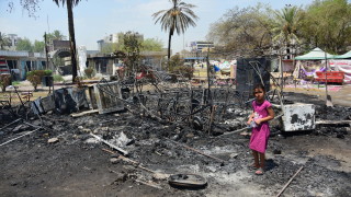 Най малко две ракети са паднали в близост до летището в