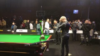 Мегазвездите Нийл Робъртсън и Джъд Тръмп поднесоха най-хубавия коледен подарък на феновете в България