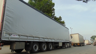 Нелегален мигрант се е задушил в ТИР, пътуващ към България