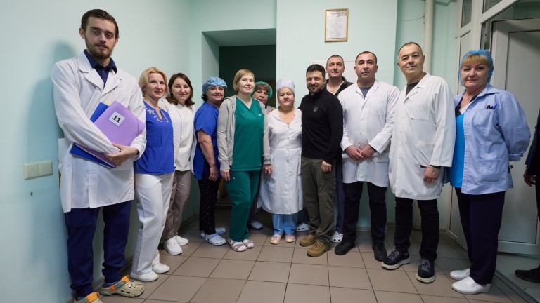 Зеленски посети Херсон три години след изтеглянето на руските войски