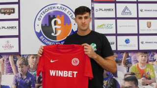 Италианският вратар Алесандро Гуарноне е най новото попълнение на Етър Велико