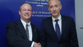 САЩ увеличават парите по програмата "Фулбрайт"