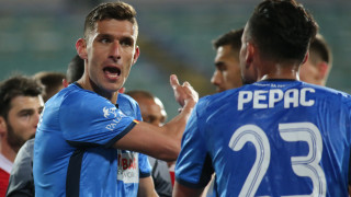 Защитникът на Левски Живко Атанасов е получил лека травма от