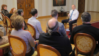 Представители на трупата на Народния театър Иван Вазов призоваха театърът