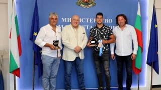 Министърът на младежта и спорта Красен Кралев награди с почетен