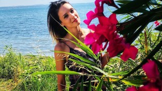 Преди дни Диляна Попова реши да си припомни абутириентските години