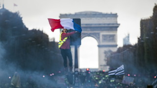 Френското правителство се събира днес на извънредно заседание заради протестите