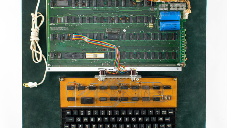 Работещ компютър Apple, създаден през 1976-а, си търси нов собственик за $300 000