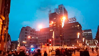 Голям пожар в 12 етажна жилищна сграда вдигна на крак пожарната