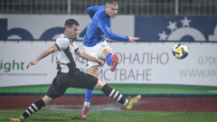 Дъжд, голове и драма: Зрелищно равенство между Спартак Варна и Локомотив София