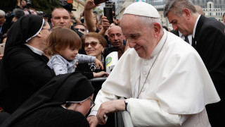 Папа Франциск посети бежански център в столичния квартал Враждебна където