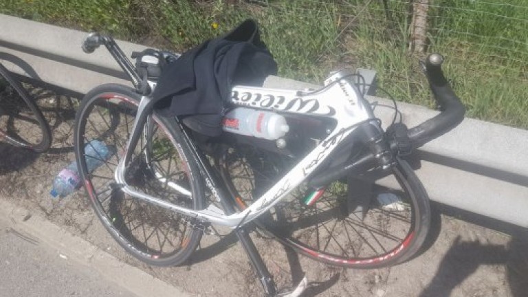 2 предпазни конуса и тел едва не убиват велосипедисти на АМ "Тракия"