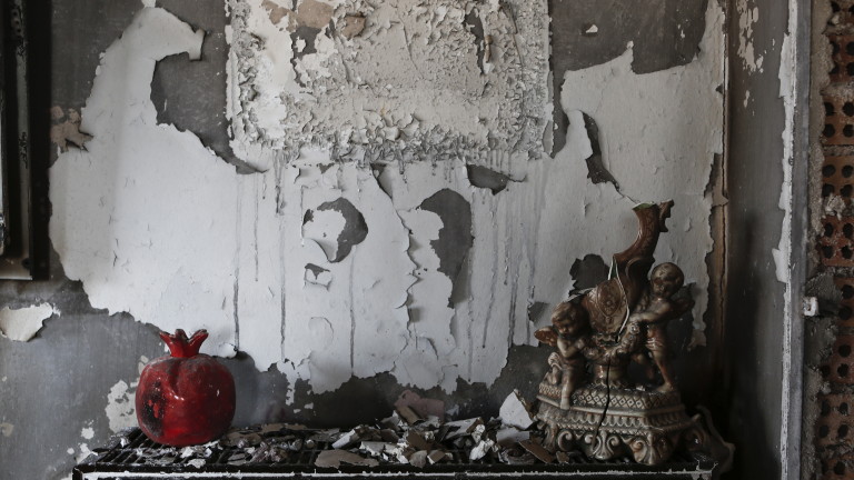Гръцките власти започнаха да събарят незаконните постройки