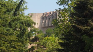 Продават Паметника на съветската армия във Варна