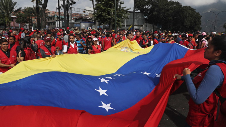 Резервите на Венецуела удариха 30-годишно дъно