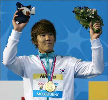 17-годишен стана световен шампион на 400 метра свободен стил