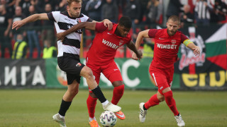 В извънреден PCR тест на който се подложиха футболистите треньорите