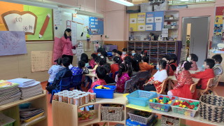 Повече от 50 души повечето деца са ранени след като