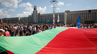 Беларуският президент Александър Лукашенко говори пред поддръжници на проправителствена демонстрация