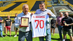 Легенди на Ботев Пловдив окуражават играчите преди дербито с Локомотив